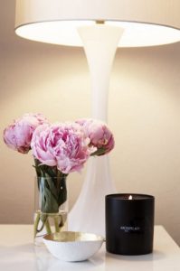 lampater, mavro keri, roz louloudia, side table