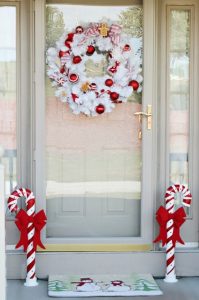 χριστουγεννιάτικη διακόσμηση πόρτας εισόδου