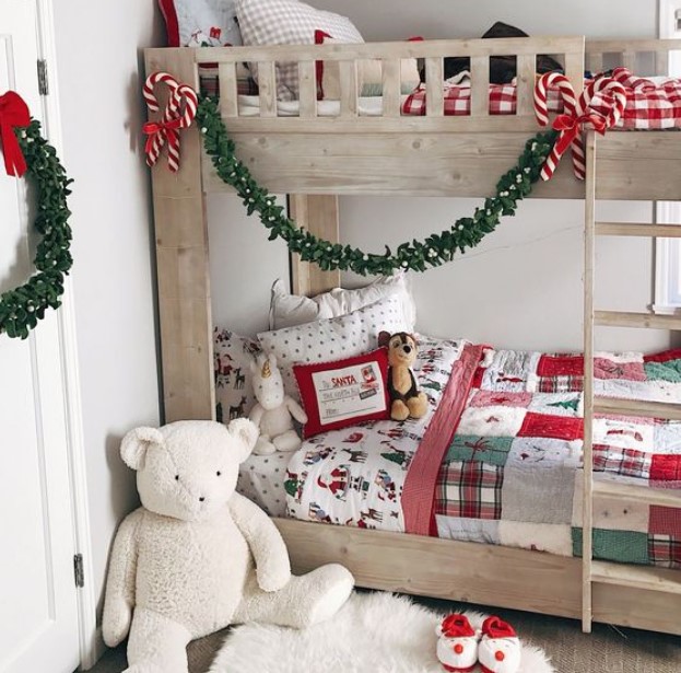 παιδικό δωμάτιο με χριστουγεννιάτικη διακόσμηση