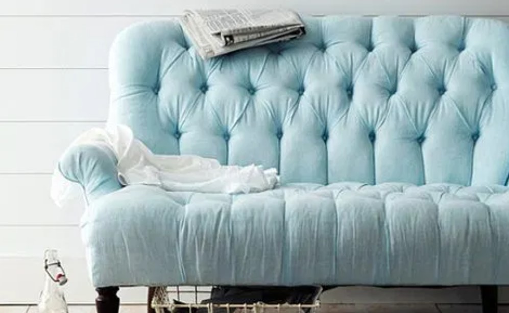 γαλάζιος καναπές