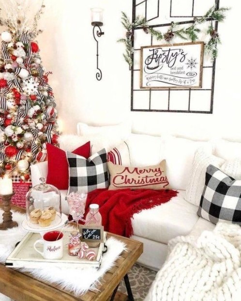 καναπές ριχτάρι χριστουγεννιάτικα μαξιλάρια μικρό σπίτι Χριστούγεννα