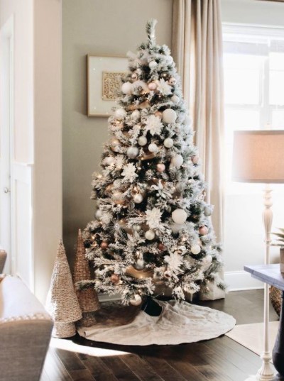 χριστουγεννιάτικο δέντρο ποδιά κρύψεις βάση δέντρου