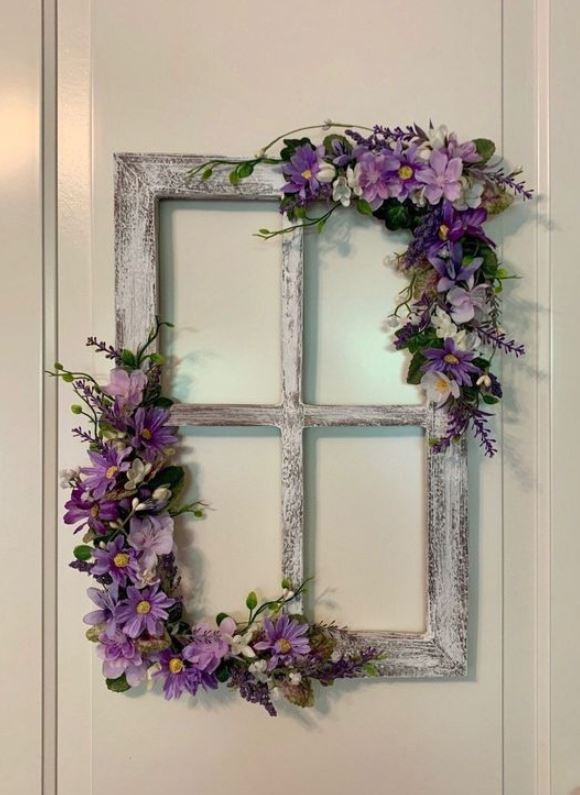 διακοσμητικο παράθυρο με λουλούδια