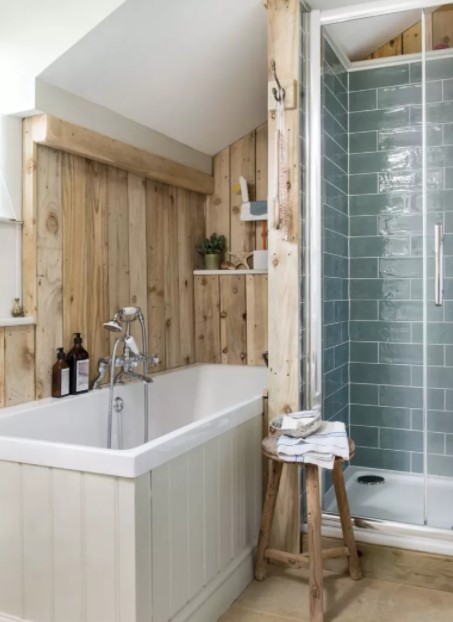 ξύλινος τοίχος μπάνιο