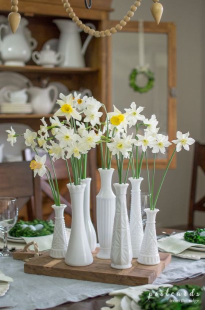 πολλά βάζα λουλούδια τραπέζι ανοιξιάτικα διακοσμητικά τραπέζια