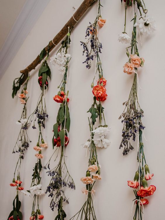 Σύνθεση λουλουδιών για τον τοίχο