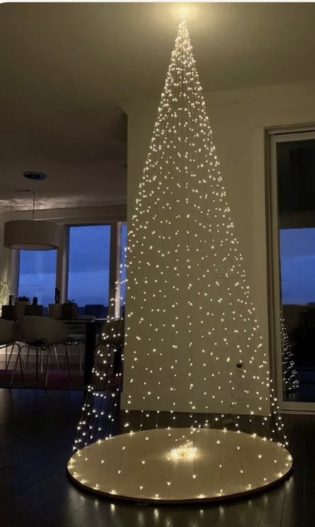 DIY Χριστουγεννιάτικο δέντρο από λαμπάκια
