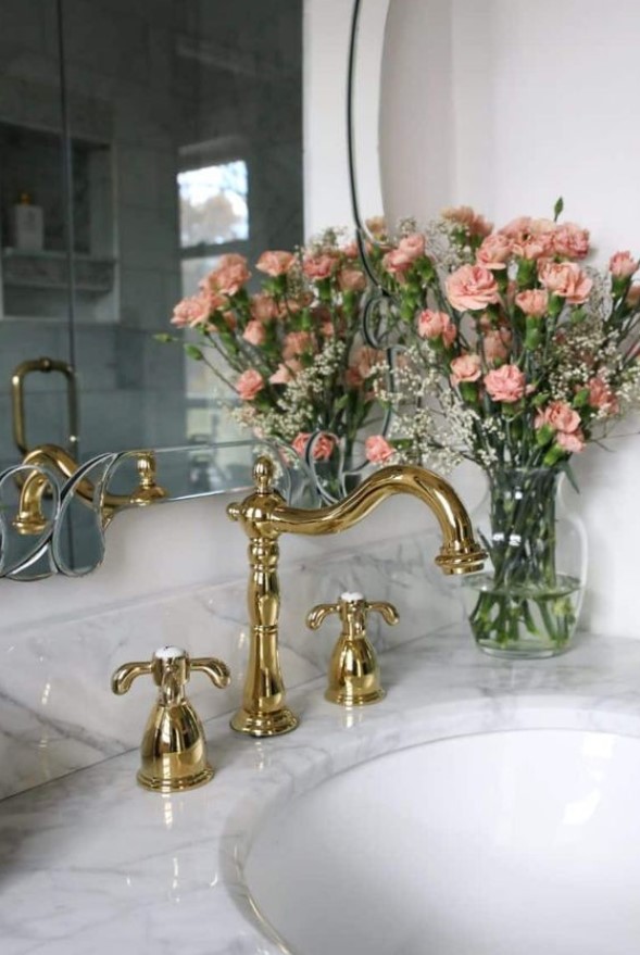βάζο λουλούδια μπάνιο