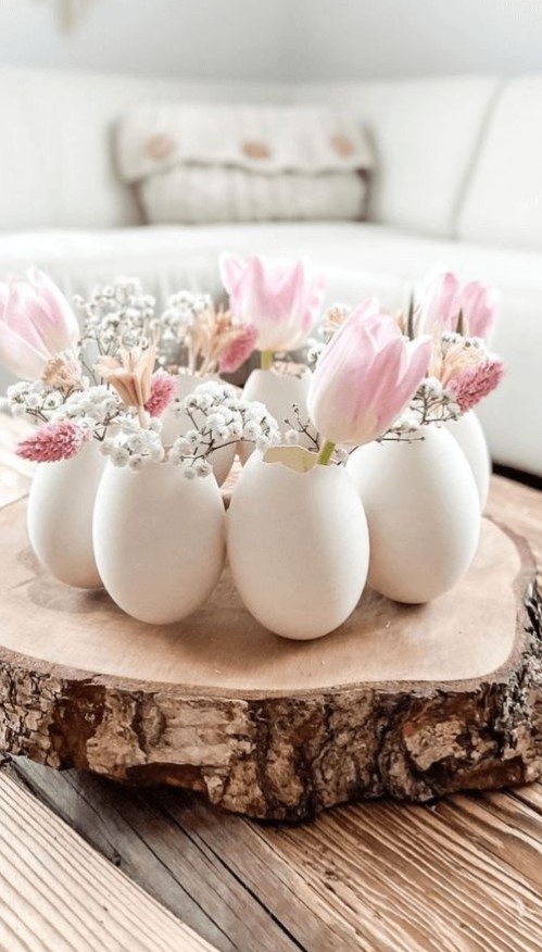 ξύλινος δίσκος αυγά λουλούδια