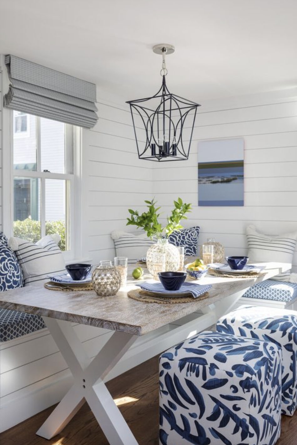 μπλε κουζίνα άσπρη καλοκαίρι καλοκαιρινή τραπεζαρία εξοχικό διακόσμηση άσπρο ξύλο