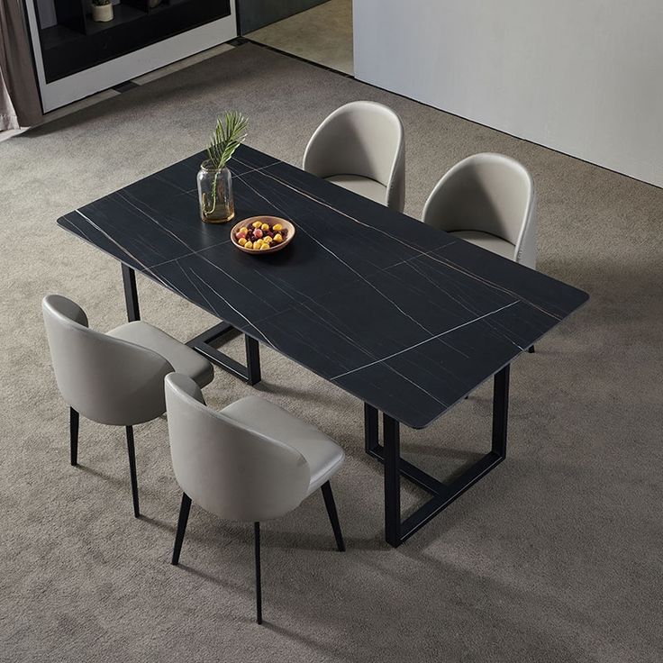μαύρο μεταλλικό τραπέζι