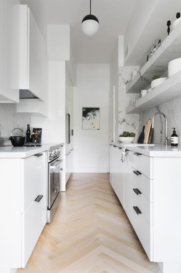 λευκή κουζίνα διπλός πάγκος διαμορφώσεις μικρές κουζίνες