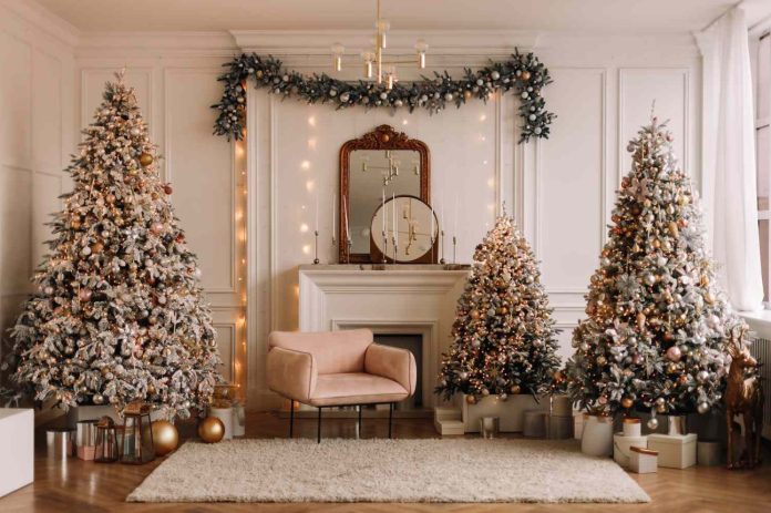 σαλόνι τρία χριστουγεννιάτικα δέντρα λάθη διακοσμείς Χριστούγεννα
