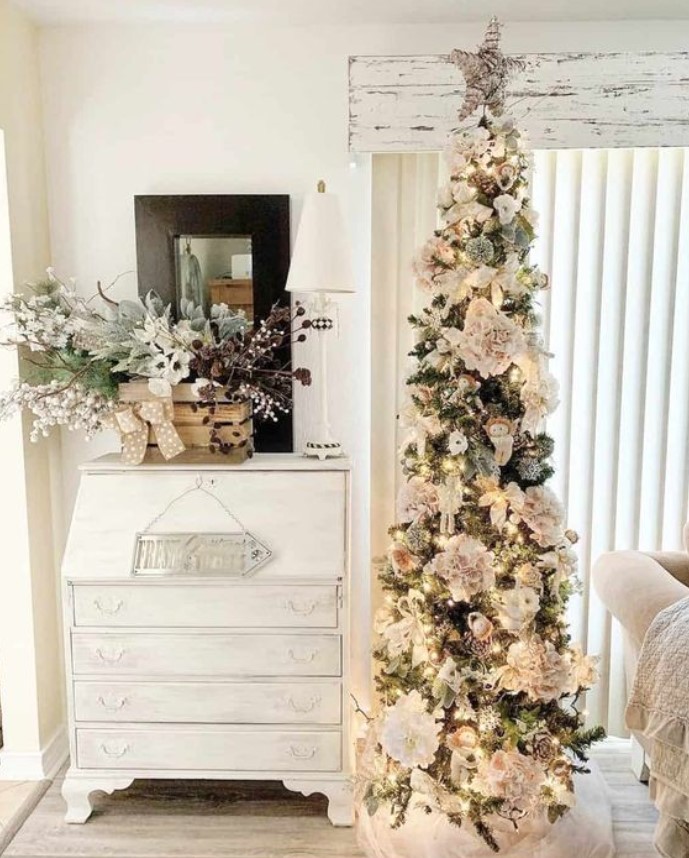 slim λευκό χριστουγεννιάτικο δέντρο